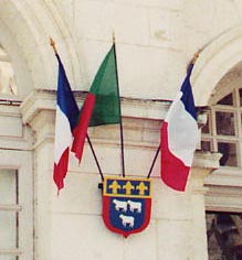 Drapeaux de France et de Bourges